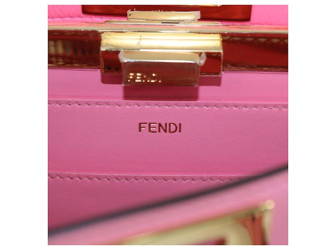 Bolsa Medium Peekaboo IseeU Fendi em couro rosa com corte a laser e bordados de renda - vista 5