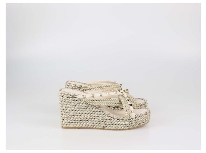 Sandali con zeppa Valentino Rockstud Torchon in rafia e pelle ivory Crudo - vista 3