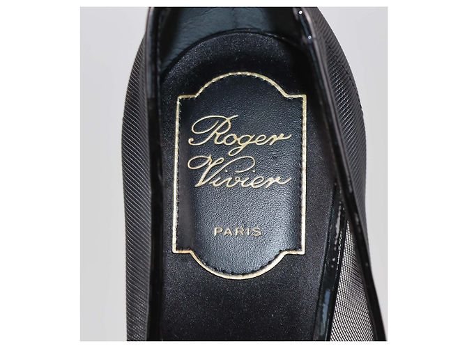Décolleté Roger Vivier con cinturino a fiore in mesh nero e decorazioni - vista 6