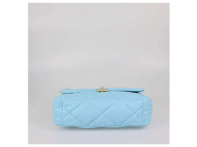 Borsa a patta Chanel Maxi 19 in pelle matelassé Light Blue Blu chiaro - vista 4