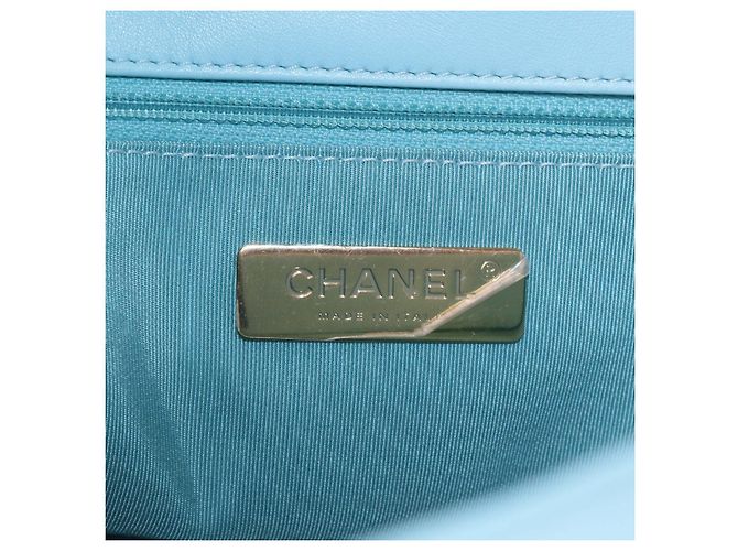 Borsa a patta Chanel Maxi 19 in pelle matelassé Light Blue Blu chiaro - vista 5