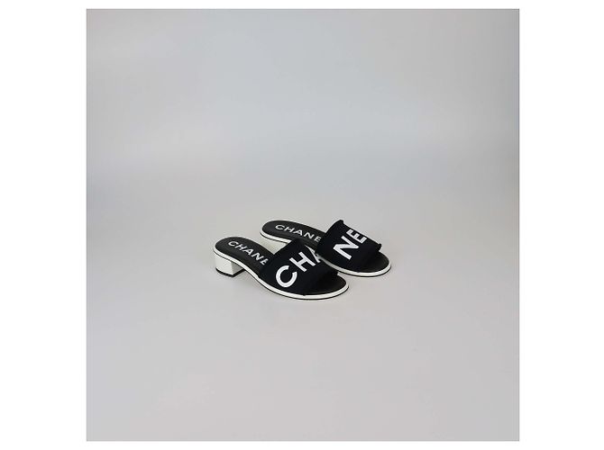 Sandali slide Chanel in pelle nera e tela con logo stampato Nero - vista 2