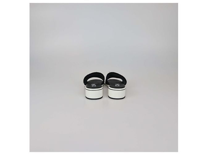 Sandali slide Chanel in pelle nera e tela con logo stampato Nero - vista 5
