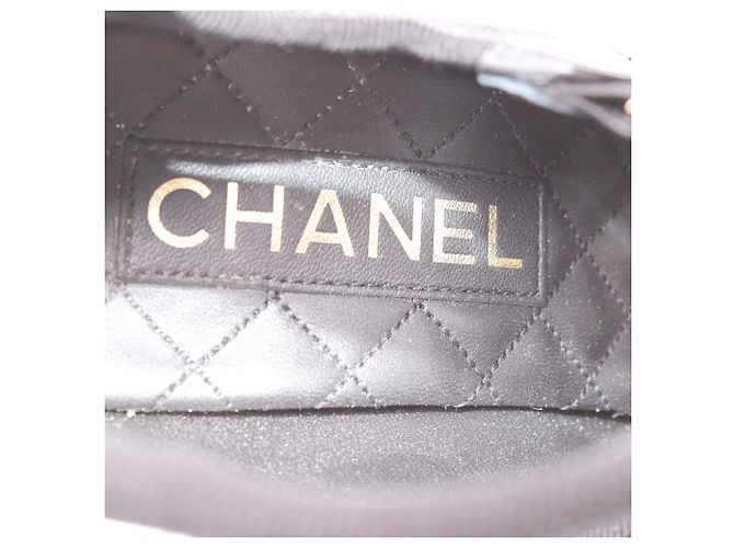 Décolleté Chanel in pelle nera con cinturini multipli Mary Jane e punta CC Nero - vista 6