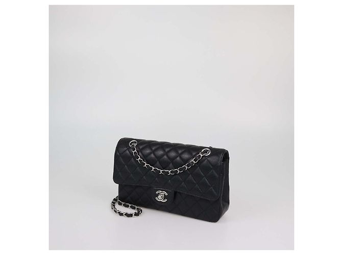 Borsa Chanel Medium Classic Double Flap in pelle caviar matelassé nera Nero - vista 2