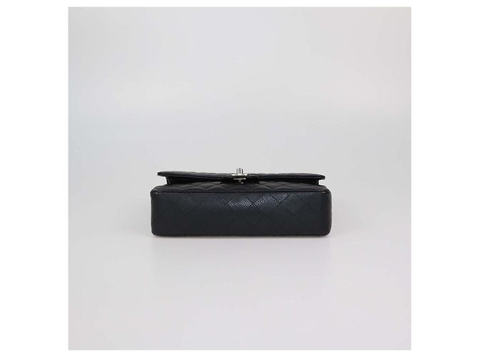 Borsa Chanel Medium Classic Double Flap in pelle caviar matelassé nera Nero - vista 4