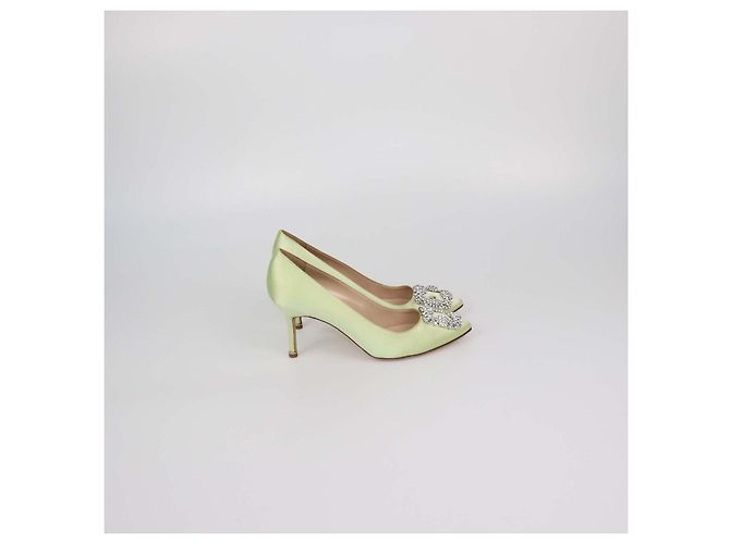 Manolo Blahnik Hangisi Pumps aus hellgrünem Satin - Ansicht 3