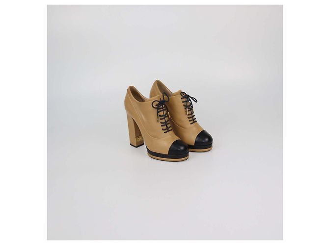 Botines de plataforma con puntera Chanel en cuero Beige/Black Negro - vista 2