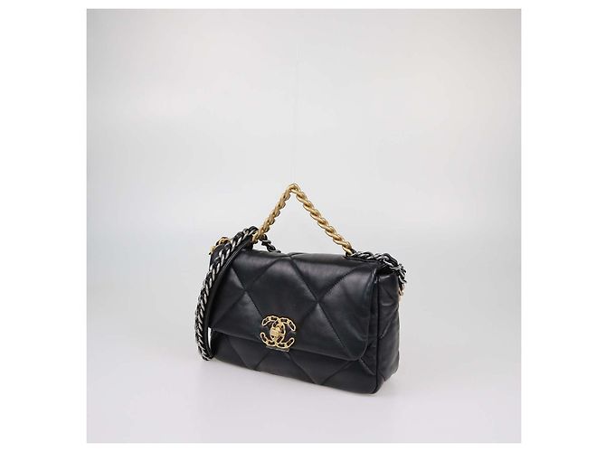 Borsa a patta Chanel Small 19 in pelle matelassé nera Nero - vista 2