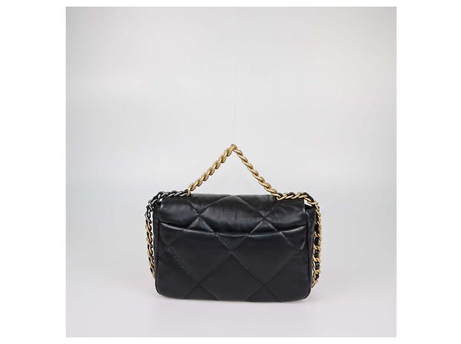 Borsa a patta Chanel Small 19 in pelle matelassé nera Nero - vista 3