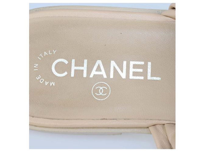 Sandali Slide Chanel in pelle beige con corda e perle finte CC - vista 6