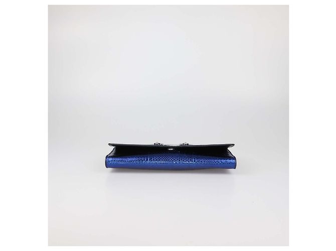 Versus Versace Metallic Blue Snake Embossed Leather Chain Clutch Blau - vista 4