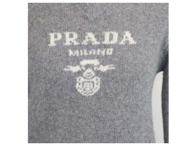 Jersey de cuello redondo Prada en cachemira y lana gris con logotipo - vista 4