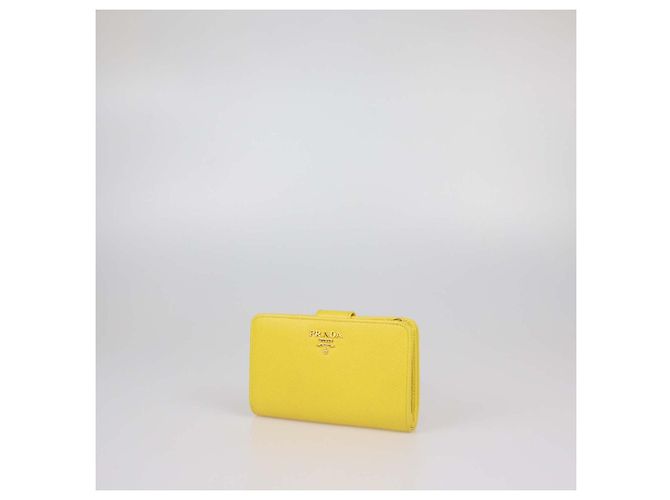 Cartera French Prada de piel Saffiano amarilla con metal - vista 2