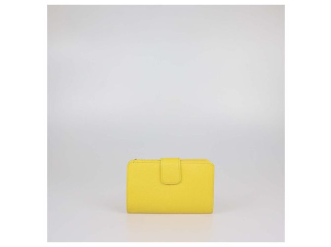 Cartera French Prada de piel Saffiano amarilla con metal - vista 3