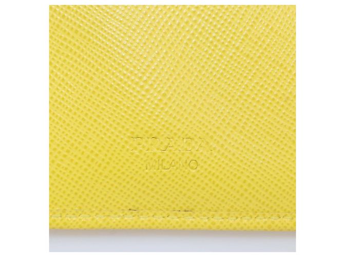 Cartera French Prada de piel Saffiano amarilla con metal - vista 6