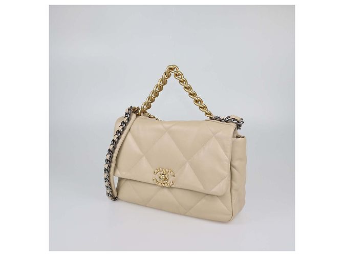 Borsa a tracolla Chanel 19 Large in pelle matelassé Beige - vista 2