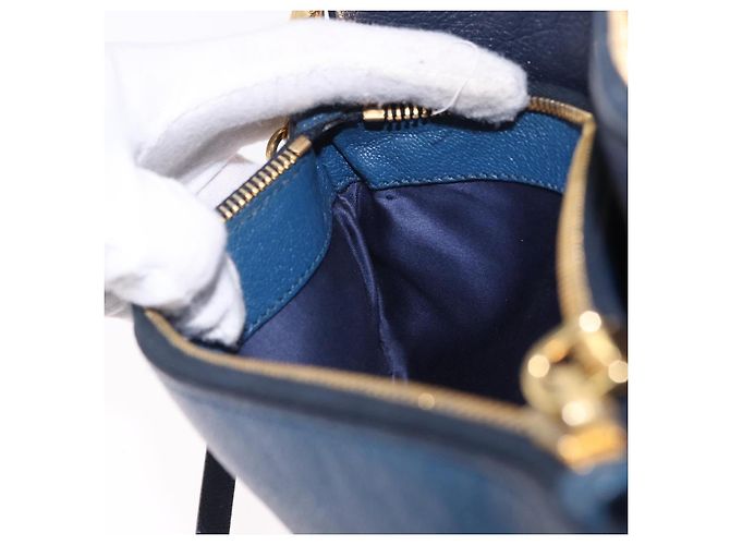 Borsa a tracolla con catena Miu Miu in pelle blu e oro Auth bs36957A D'oro - vista 22
