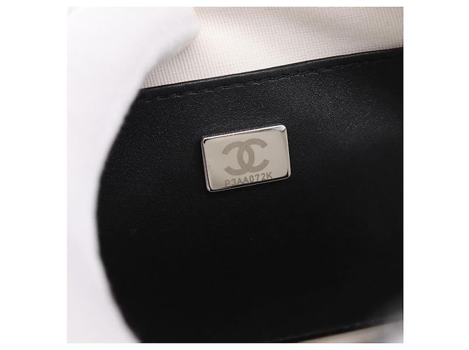 Borsa a tracolla con catena CHANEL Matelassé a forma di stella in raso Bianco Nero Auth 200368SM - vista 22