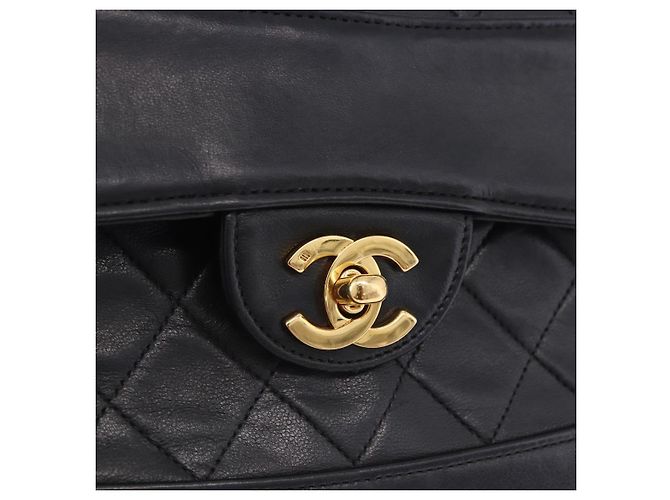 Borsa a tracolla CHANEL Matelasse con catena in pelle d'agnello nera e oro CC Auth 202003SAV Nero D'oro - vista 14