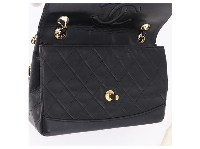 Borsa a tracolla CHANEL Matelasse con catena in pelle d'agnello nera e oro CC Auth 202003SAV Nero D'oro - vista 17