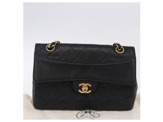 Borsa a tracolla CHANEL Matelasse con catena in pelle d'agnello nera e oro CC Auth 202003SAV Nero D'oro - vista 26