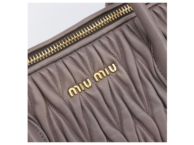 Borsa a mano Miu Miu Matelassé in pelle 2way Grigio Oro Auth 201882V Marrone D'oro - vista 16