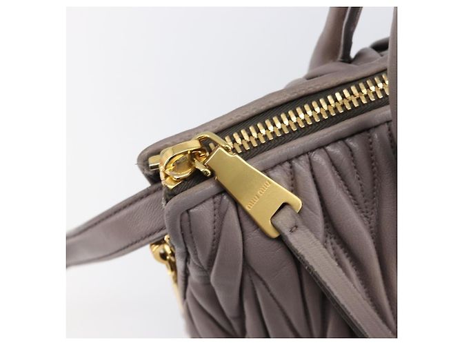 Borsa a mano Miu Miu Matelassé in pelle 2way Grigio Oro Auth 201882V Marrone D'oro - vista 17