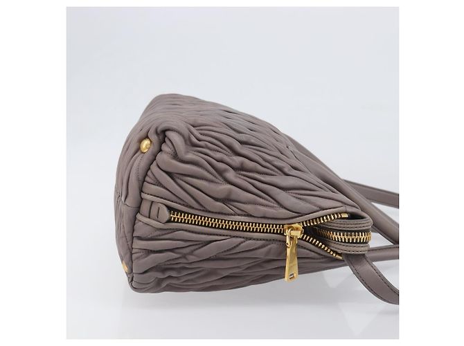 Borsa a mano Miu Miu Matelassé in pelle 2way Grigio Oro Auth 201882V Marrone D'oro - vista 4