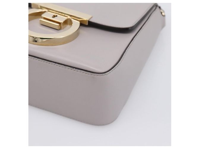 Borsa a tracolla Salvatore Ferragamo Gancini in pelle grigia e oro Auth ka6000V Marrone D'oro - vista 10