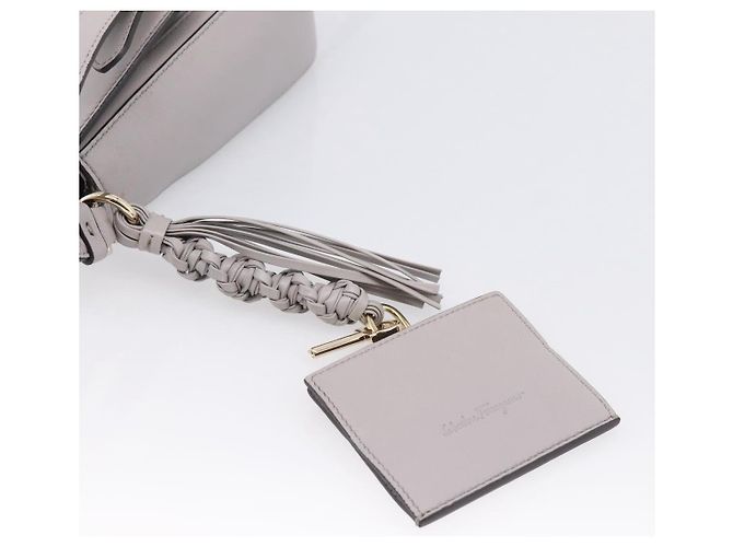 Borsa a tracolla Salvatore Ferragamo Gancini in pelle grigia e oro Auth ka6000V Marrone D'oro - vista 14