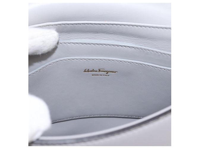 Borsa a tracolla Salvatore Ferragamo Gancini in pelle grigia e oro Auth ka6000V Marrone D'oro - vista 18