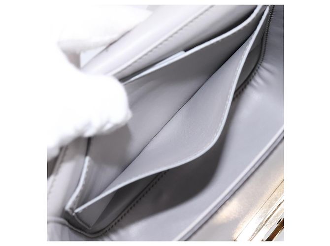 Borsa a tracolla Salvatore Ferragamo Gancini in pelle grigia e oro Auth ka6000V Marrone D'oro - vista 22