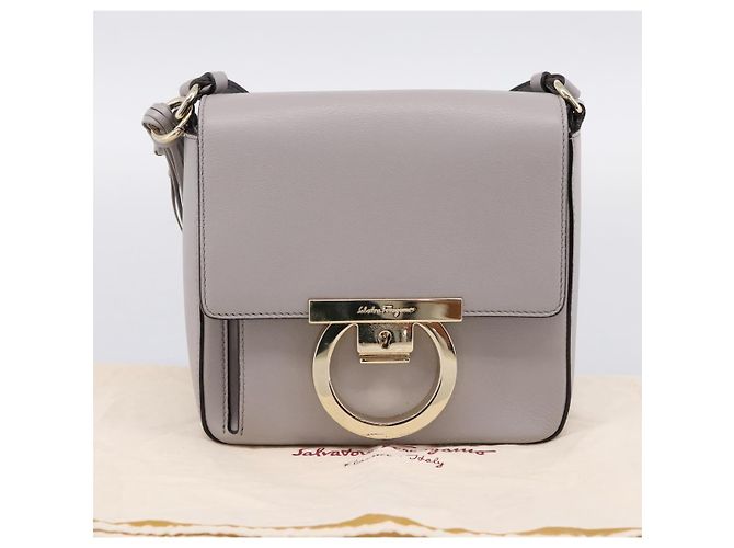 Borsa a tracolla Salvatore Ferragamo Gancini in pelle grigia e oro Auth ka6000V Marrone D'oro - vista 27