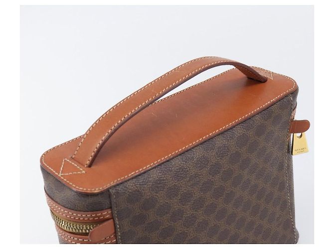 Céline Borsa a mano porta trucchi CELINE Macadam Canvas PVC Pelle Marrone Oro Auth ka6028A D'oro - vista 6