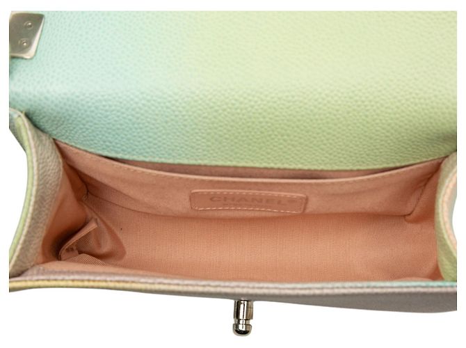 Borsa a tracolla Chanel Small Quilted Caviar Rainbow Boy Flap Verde - vista 4