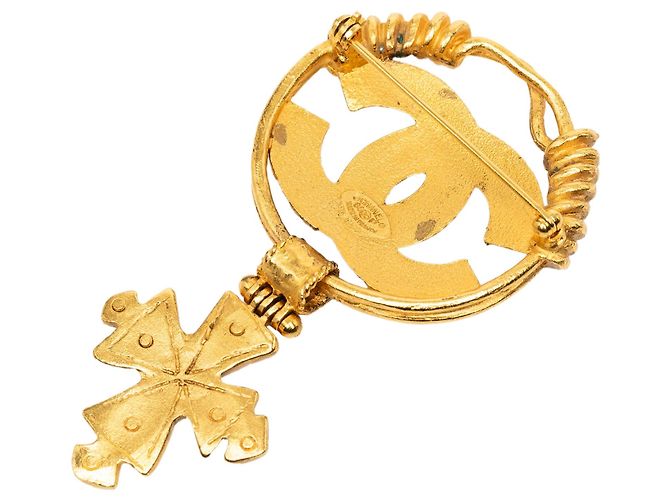 Spilla Croce Chanel CC placcata oro D'oro - vista 2