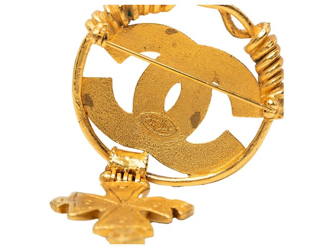 Spilla Croce Chanel CC placcata oro D'oro - vista 3