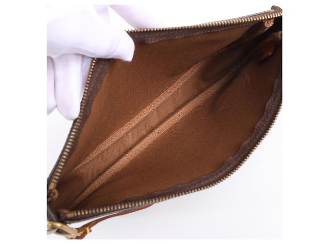 Louis Vuitton Pochette Accessoire Monogram Canvas Handbag in Brown M51980 Marrone - vista 10