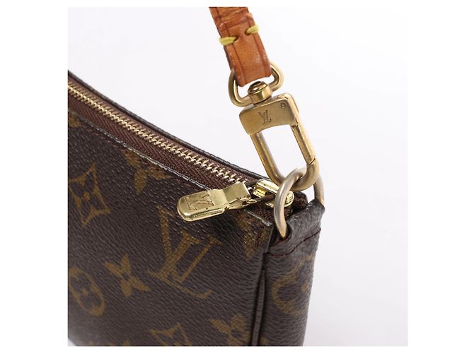 Louis Vuitton Pochette Accessoire Monogram Canvas Handbag in Brown M51980 Marrone - vista 4