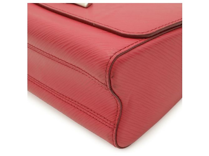 Borsa a tracolla Louis Vuitton Epi Twist MM Fuschia - vista 4
