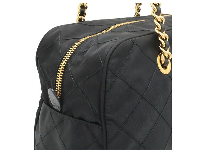 Prada Triangle gesteppte Schultertasche Schwarz Weiß - Ansicht 8