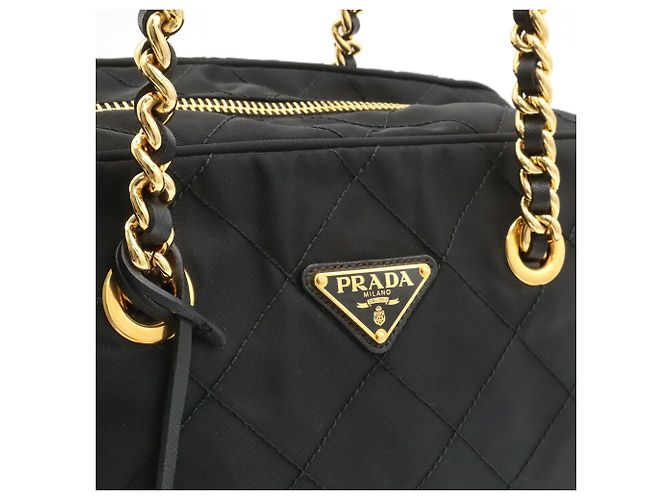 Prada Triangle gesteppte Schultertasche Schwarz Weiß - Ansicht 9