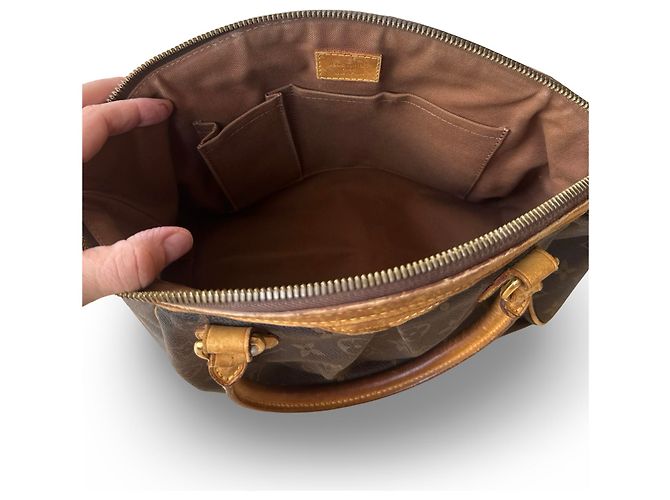 Louis Vuitton Tivoli PM Marrone D'oro - vista 7