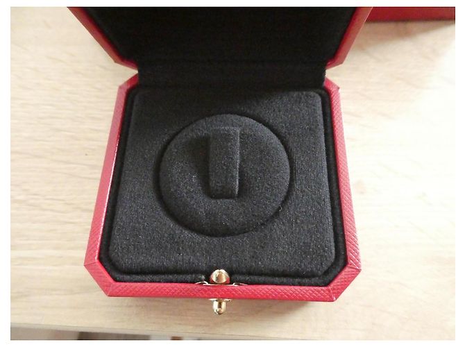 Cartier Red Leather Ring Box Gold hardware - view 2