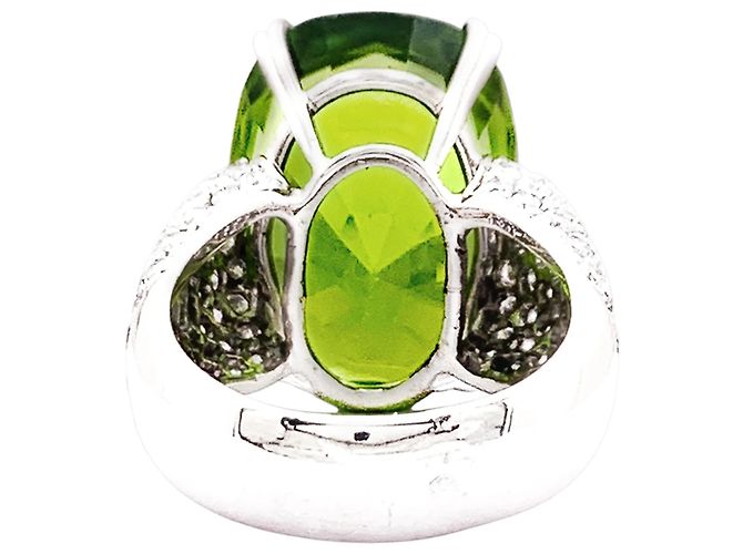 Anello Adler, oro bianco, peridoto e diamanti. - vista 4