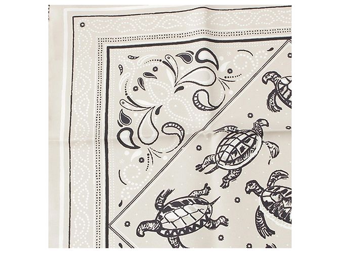 Foulard di seta Hermès Les Tortues marrone 55 - vista 9