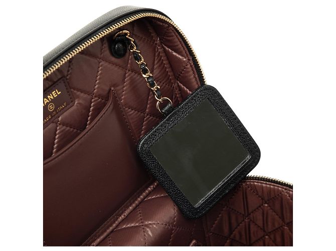 Vanity Estojo de Maquilhagem Chanel Medium CC Quilted Caviar Preto - vista 6