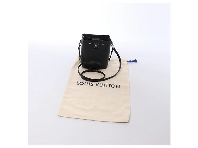 Bucket Borsa a tracolla Louis Vuitton LockMe in Black Nero - vista 10