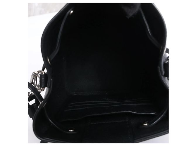 Bucket Borsa a tracolla Louis Vuitton LockMe in Black Nero - vista 6